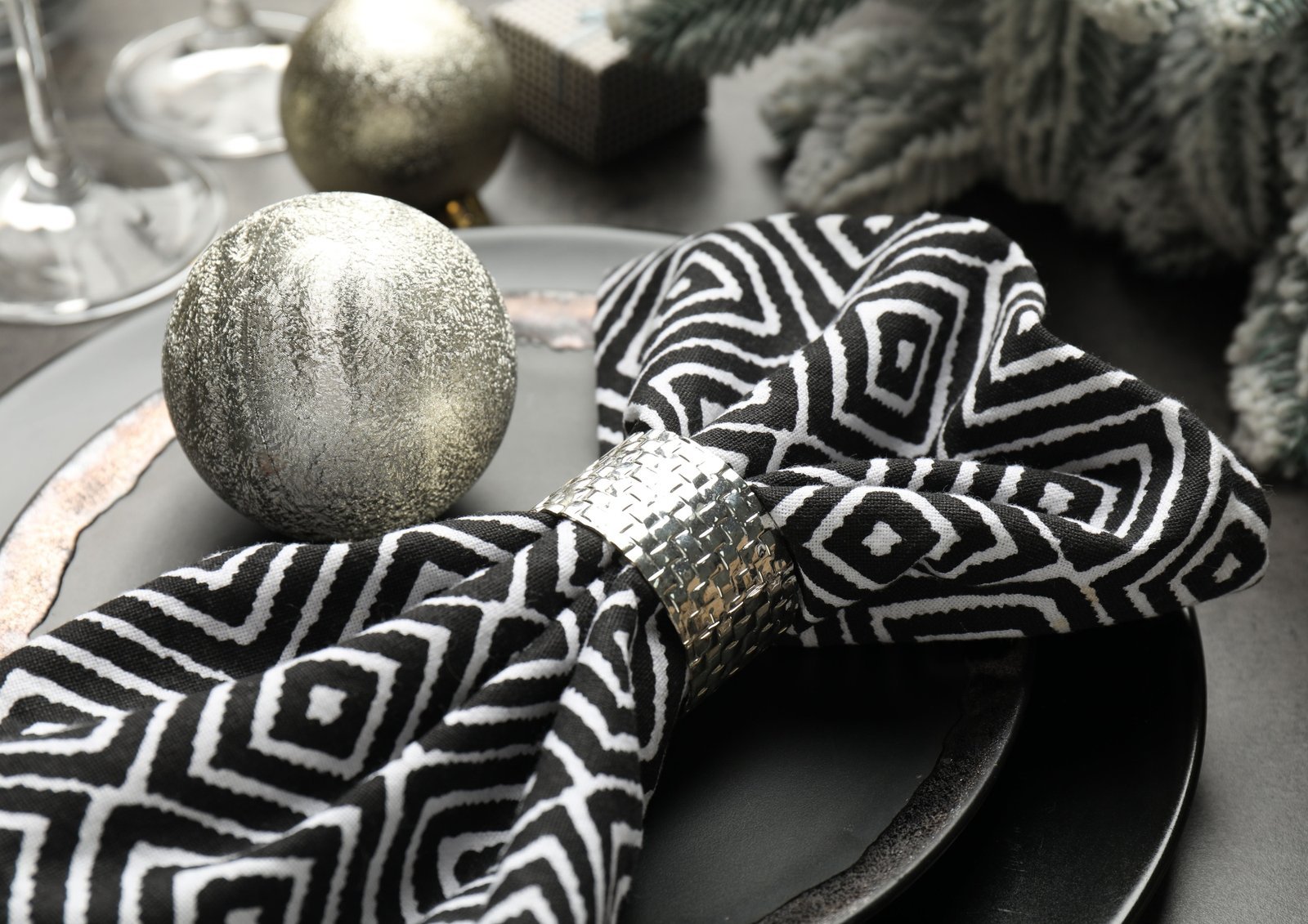 JAK DZIAŁAJĄ SERWETKI - RÓŻNICE W PRAKTYCE